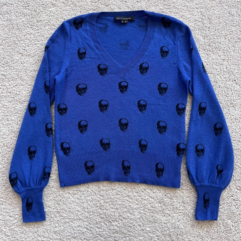 Skull Cashmere Allover Skull V-Neck Sweater Womens XS Blue Cashmere Knit